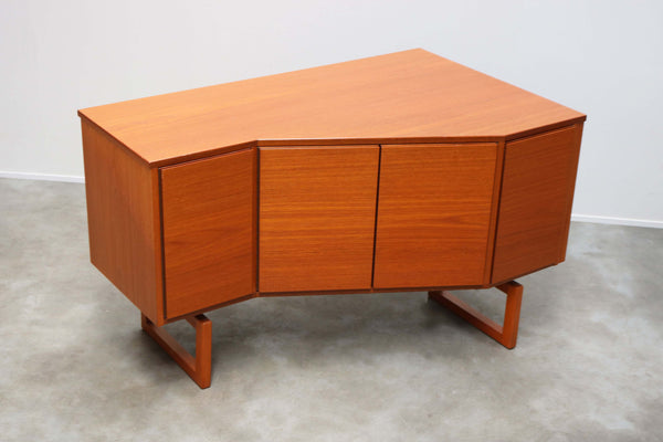 Rare corner cabinet / sideboard in teak by Arne Hovman Olsen for Mogens Kold 1950