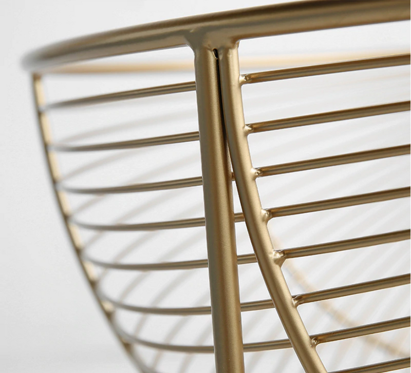 Minimalist wire lounge chair in gold metal vintage retro look